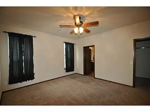 1908 Evans Ct, Moore, OK 73160 photo 12