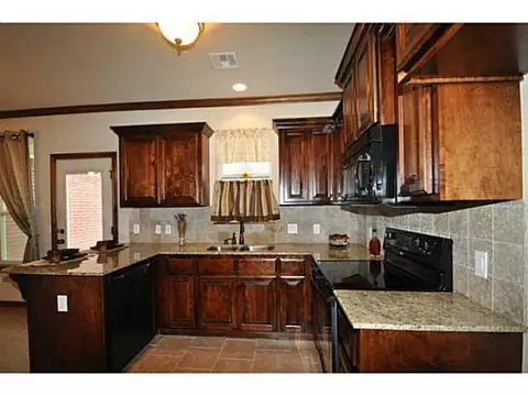1908 Evans Ct, Moore, OK 73160 photo 8