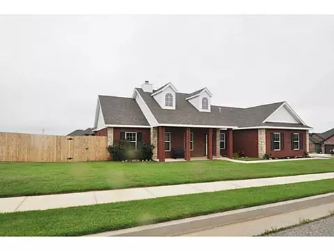 1908 Evans Ct, Moore, OK 73160 photo 2