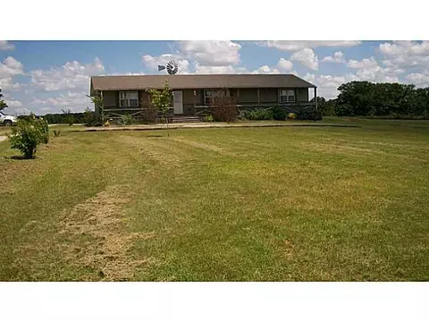 1663 S Fishmarket Rd, Mcloud, OK 74851 photo 1