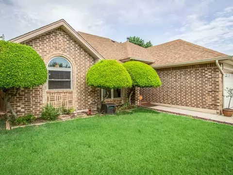 905 Randall Dr, Moore, OK 73160 photo 2