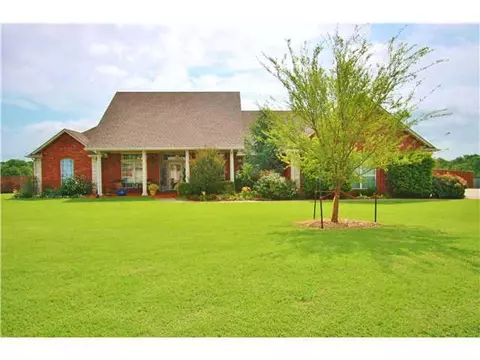 600 Colbert St, Tuttle, OK 73089 photo 1