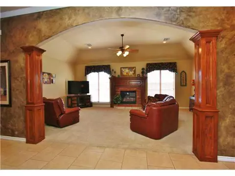 600 Colbert St, Tuttle, OK 73089 photo 3