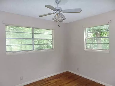 512 E Main St, Tecumseh, OK 74873 photo 5