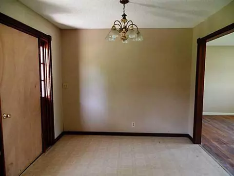 512 E Main St, Tecumseh, OK 74873 photo 3
