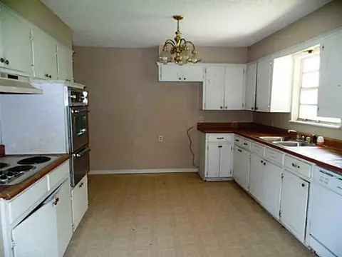 512 E Main St, Tecumseh, OK 74873 photo 4