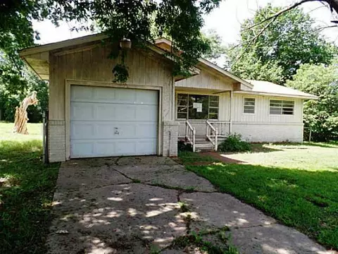 512 E Main St, Tecumseh, OK 74873 photo 1