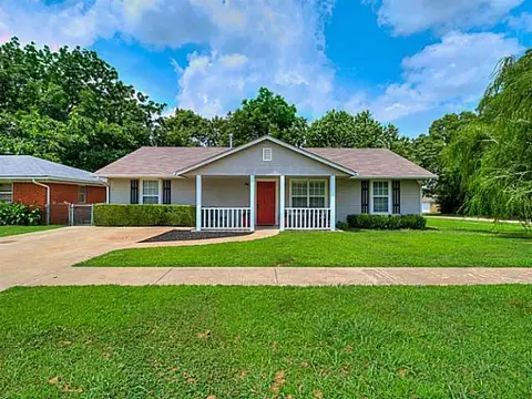 801 Maple St, Yukon, OK 73099 photo 1