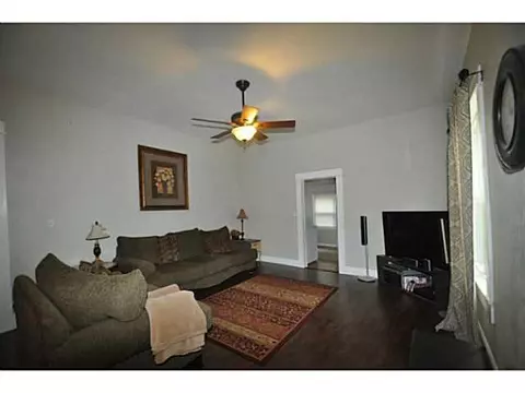 724 E Warner Ave, Guthrie, OK 73044 photo 3