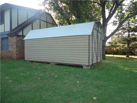1705 E Hills Cir, Moore, OK 73160 photo 4