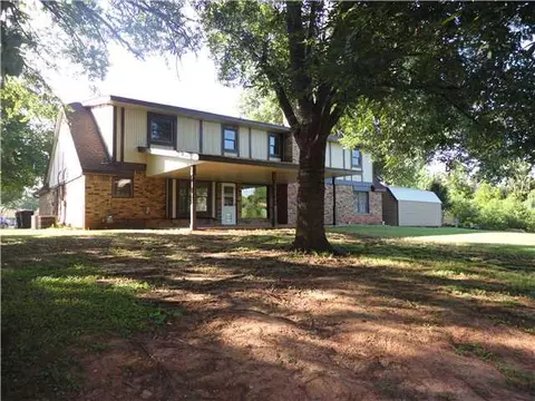 1705 E Hills Cir, Moore, OK 73160 photo 2