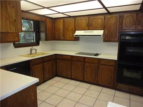 1705 E Hills Cir, Moore, OK 73160 photo 10