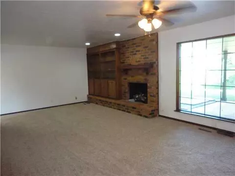 1705 E Hills Cir, Moore, OK 73160 photo 9