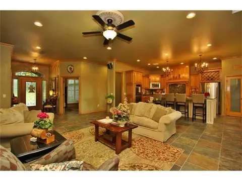 3015 Creekview Dr, Tuttle, OK 73089 photo 6