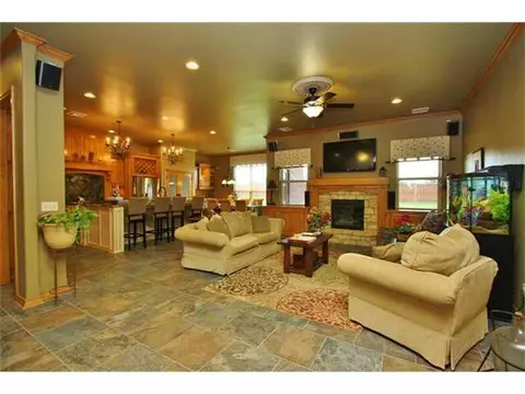 3015 Creekview Dr, Tuttle, OK 73089 photo 2