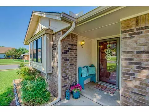 500 Crestview, Edmond, OK 73012 photo 2