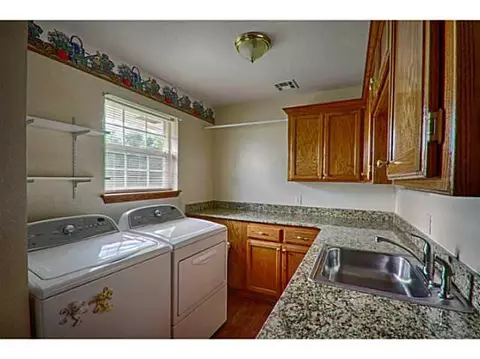 1209 Creek Valley Dr, Tuttle, OK 73089 photo 9