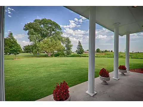 1209 Creek Valley Dr, Tuttle, OK 73089 photo 2