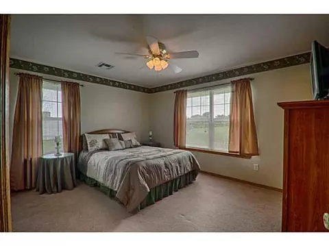 1209 Creek Valley Dr, Tuttle, OK 73089 photo 10