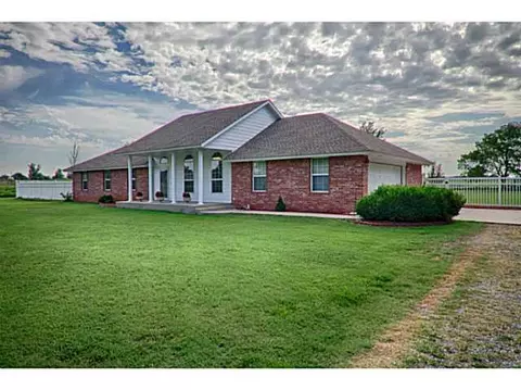 1209 Creek Valley Dr, Tuttle, OK 73089 photo 1