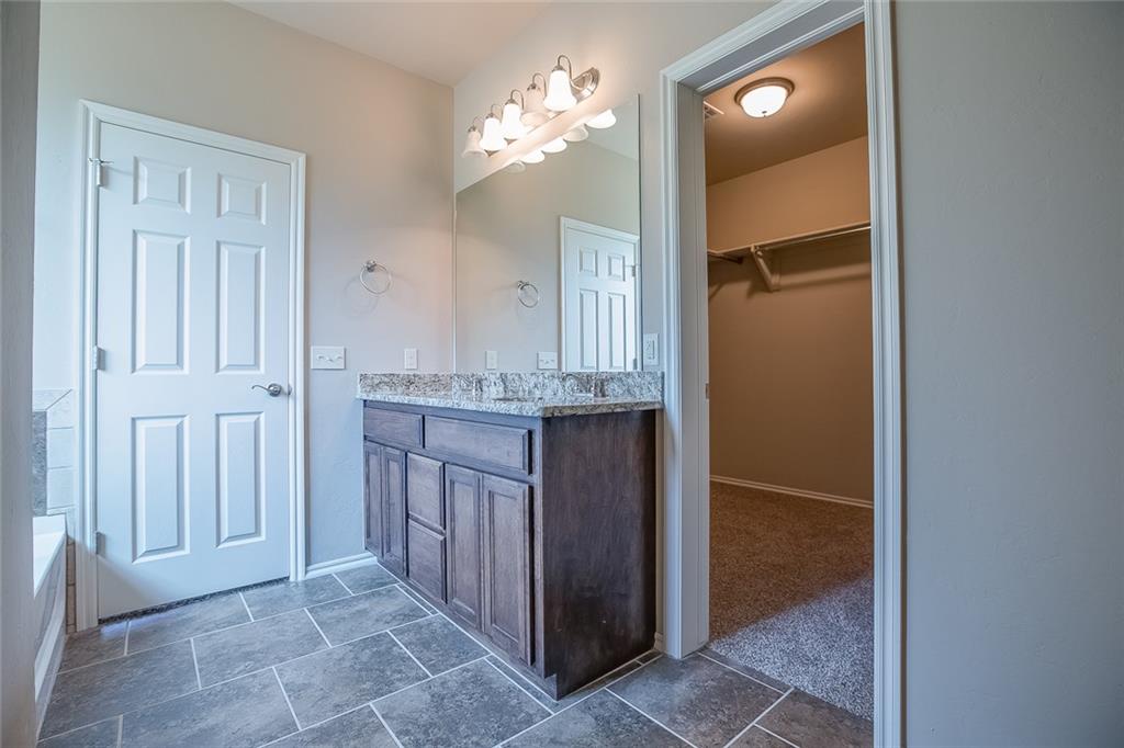 955 Oak Tree Ct, Harrah, OK 73045 photo 11