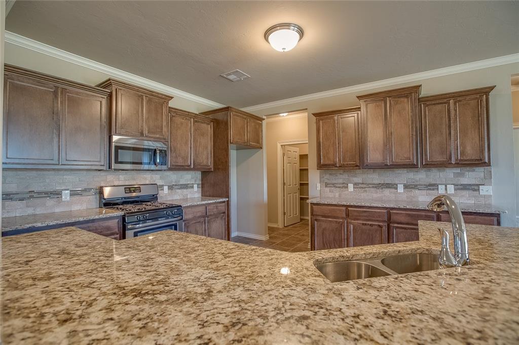 955 Oak Tree Ct, Harrah, OK 73045 photo 8