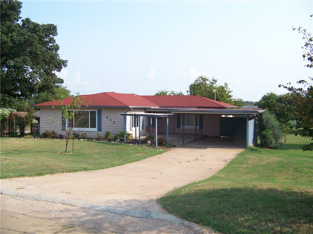 623 E 10th, Chandler, OK 74834 photo 1