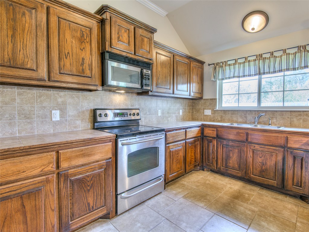 1205 NW 19 St, Moore, OK 73160 photo 10