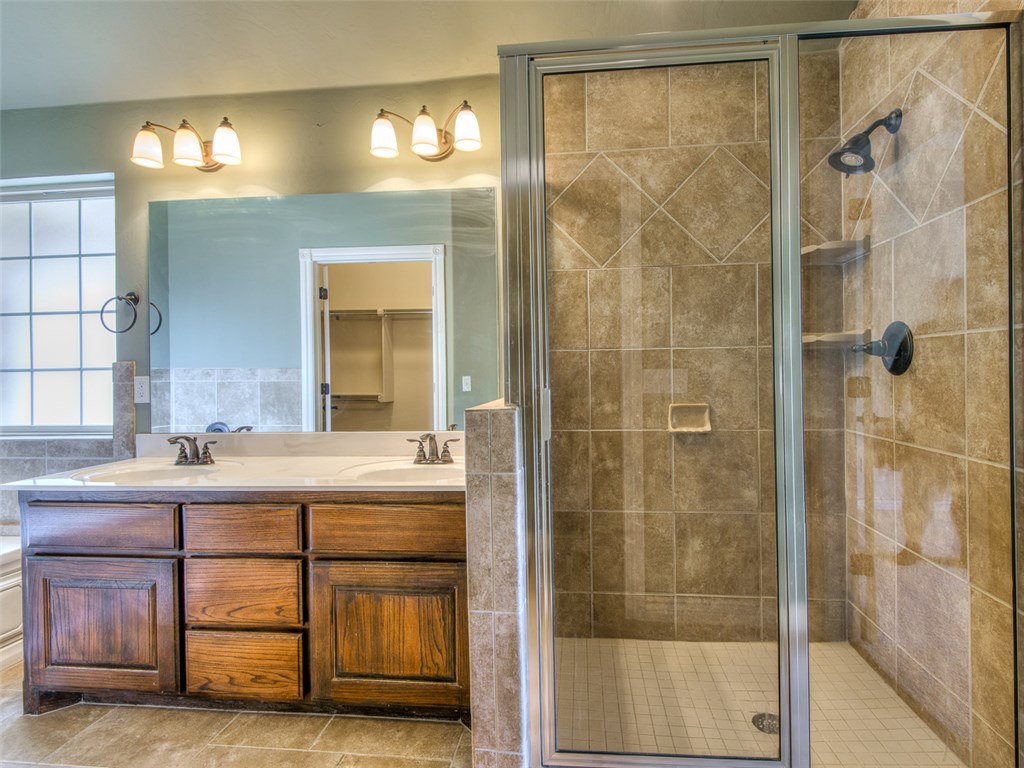 1205 NW 19 St, Moore, OK 73160 photo 21