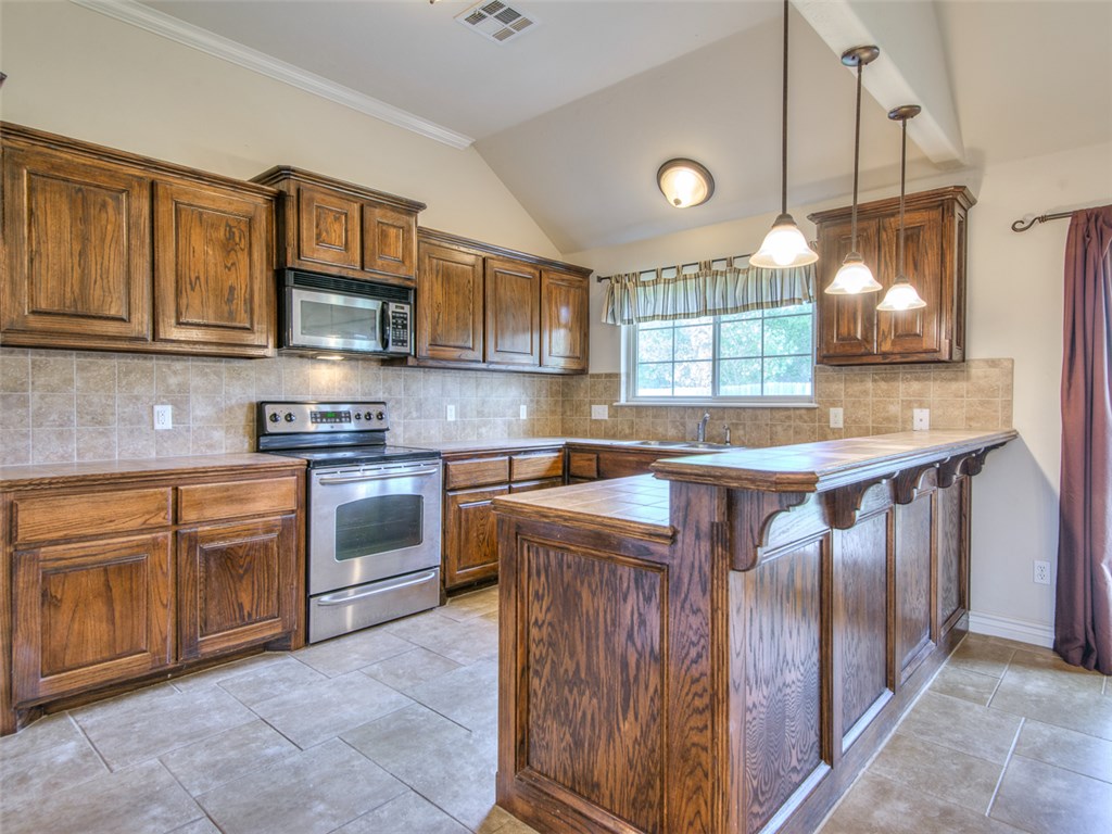1205 NW 19 St, Moore, OK 73160 photo 9