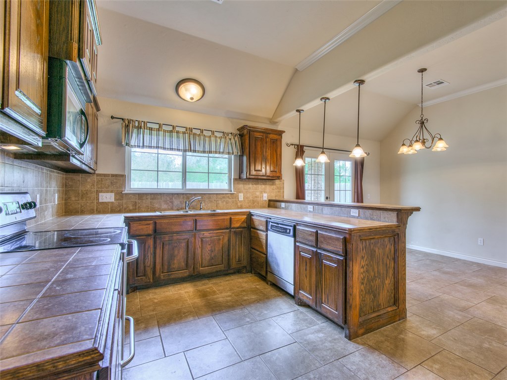 1205 NW 19 St, Moore, OK 73160 photo 12