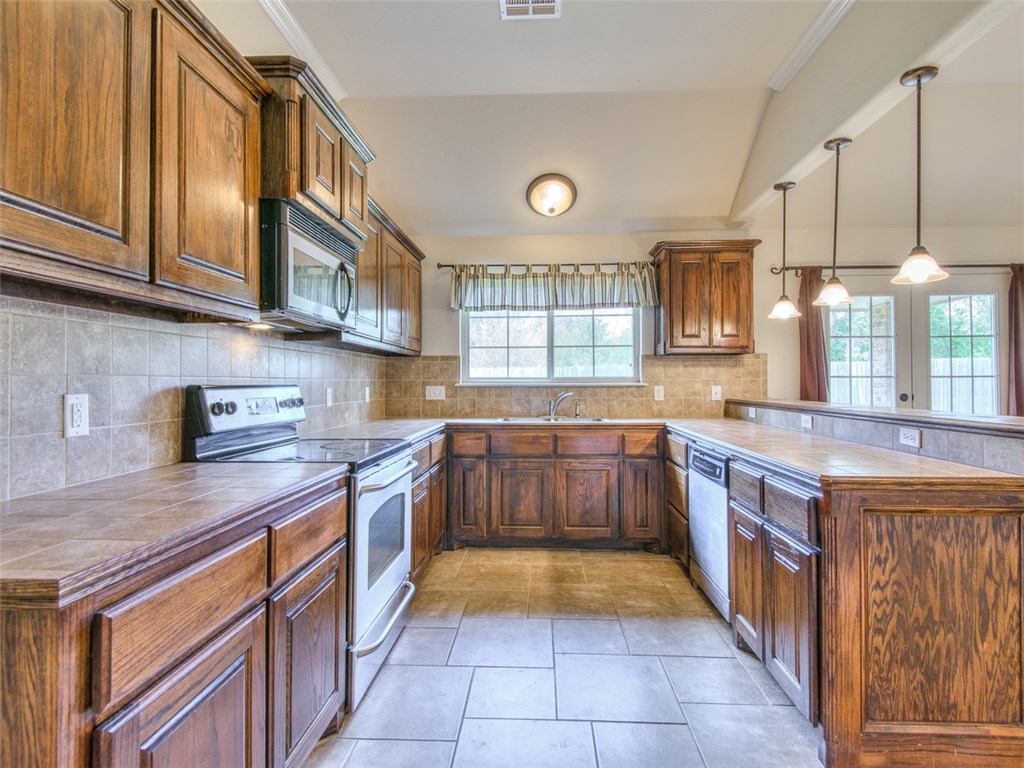 1205 NW 19 St, Moore, OK 73160 photo 11