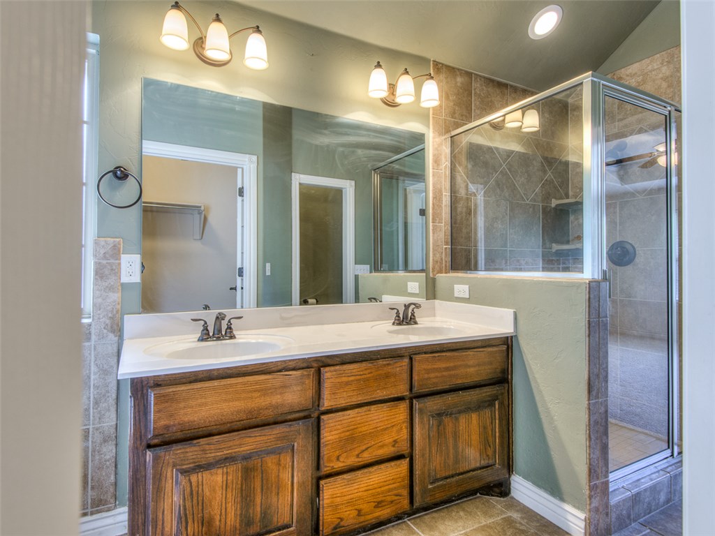 1205 NW 19 St, Moore, OK 73160 photo 22