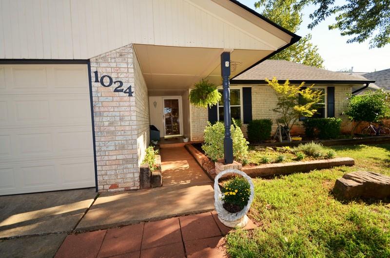 1024 Apollo Cir, Edmond, OK 73003 photo 3