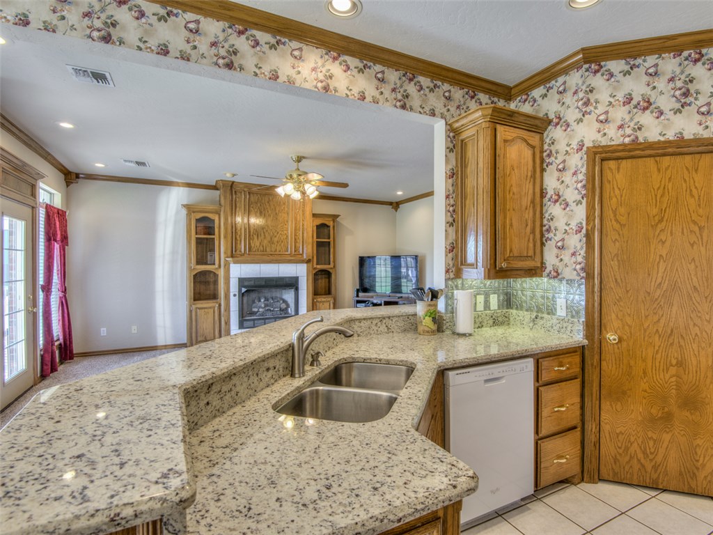 808 Timberland Way, Tuttle, OK 73089 photo 8