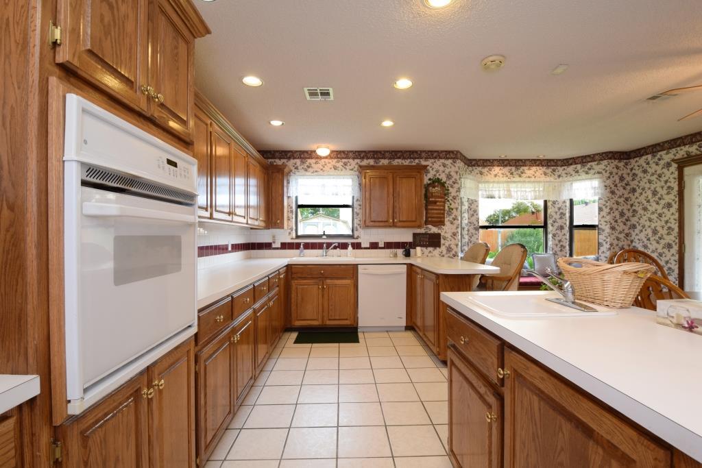 604 Randall Dr, Moore, OK 73160 photo 9