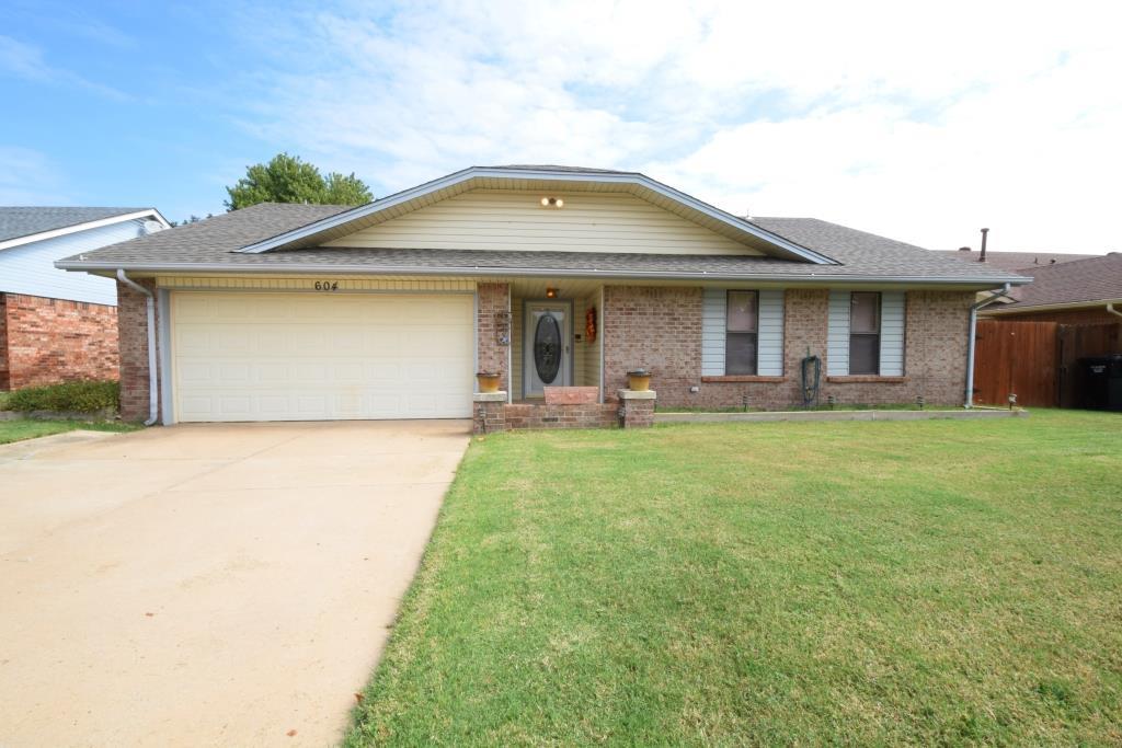 604 Randall Dr, Moore, OK 73160 photo 1