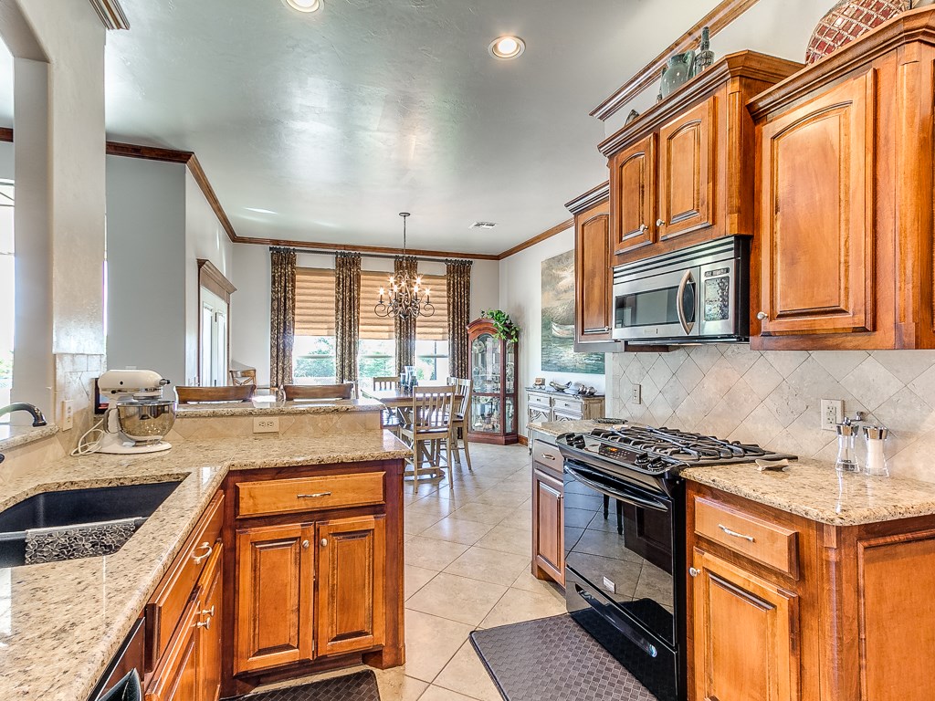 1612 Riverview Dr, Tuttle, OK 73089 photo 8