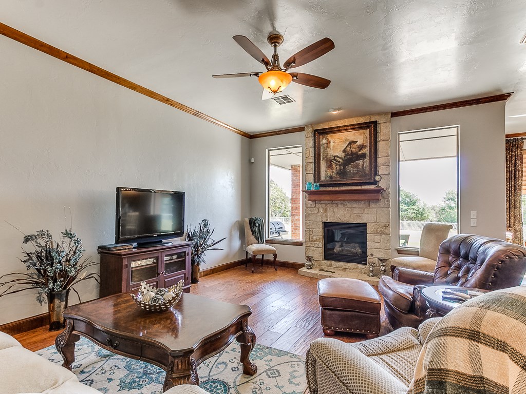 1612 Riverview Dr, Tuttle, OK 73089 photo 3