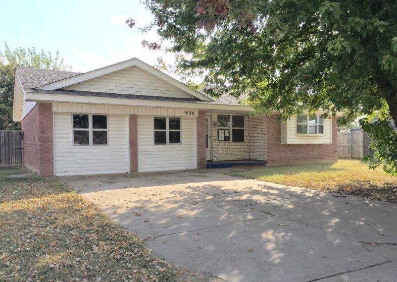 900 Gale, Moore, OK 73160 photo 1