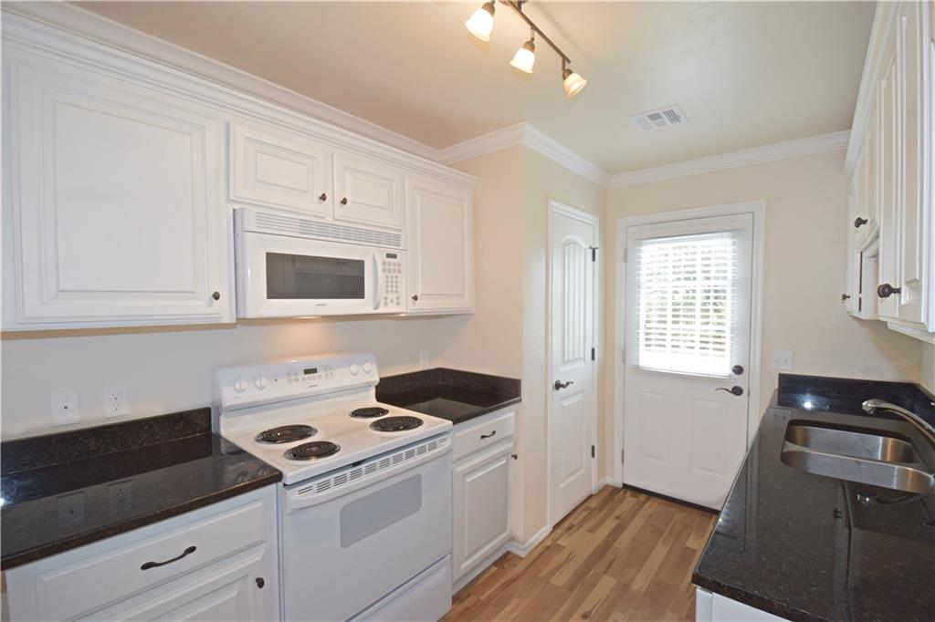 832 Eric Cir, Moore, OK 73160 photo 13