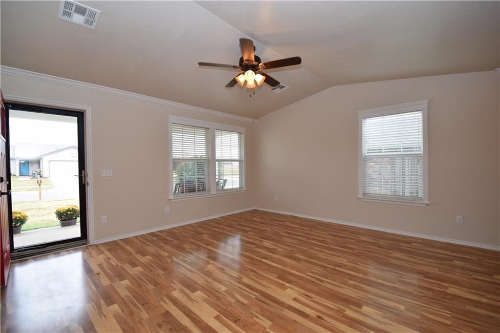 832 Eric Cir, Moore, OK 73160 photo 5