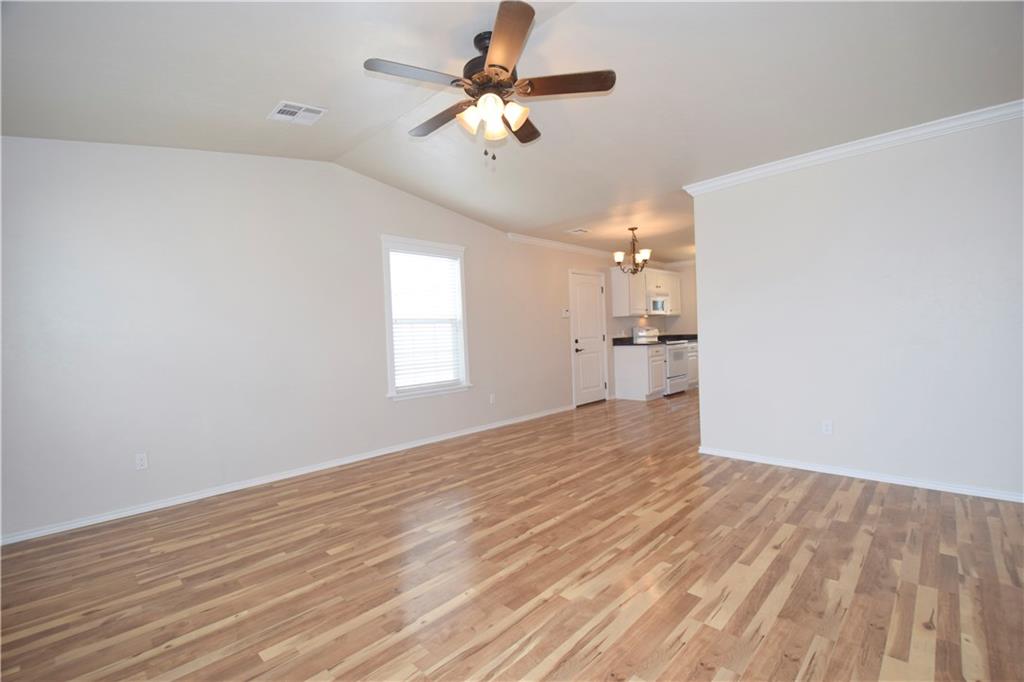 832 Eric Cir, Moore, OK 73160 photo 9