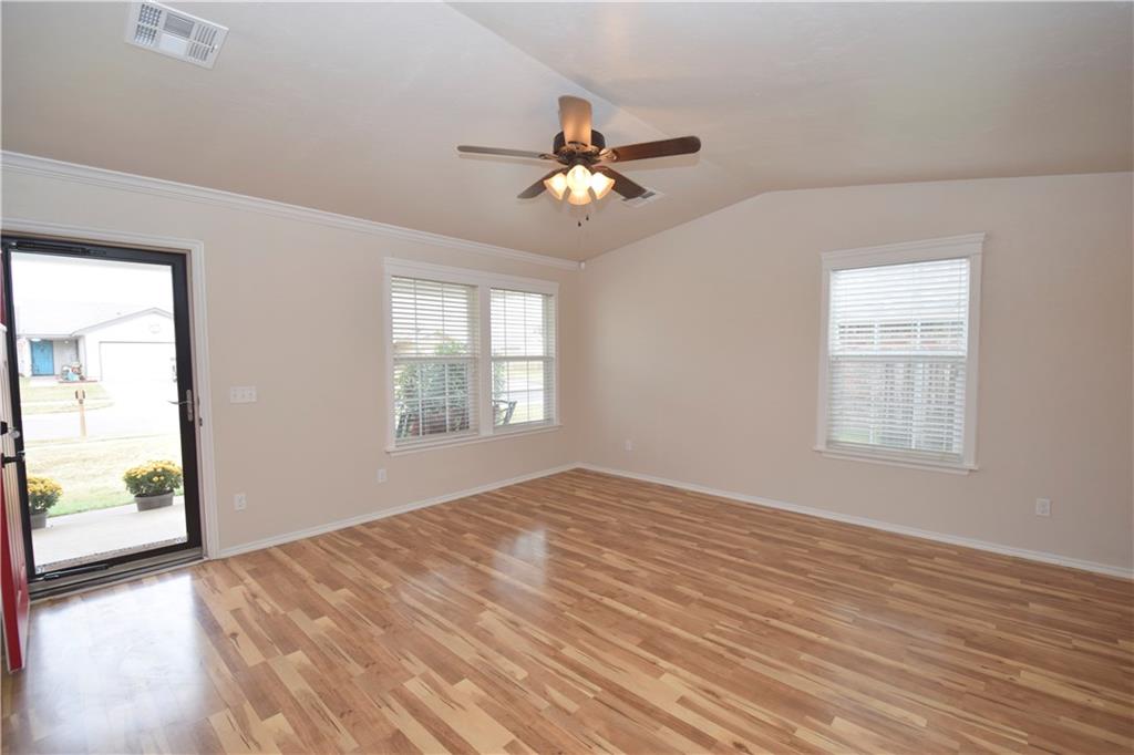 832 Eric Cir, Moore, OK 73160 photo 6