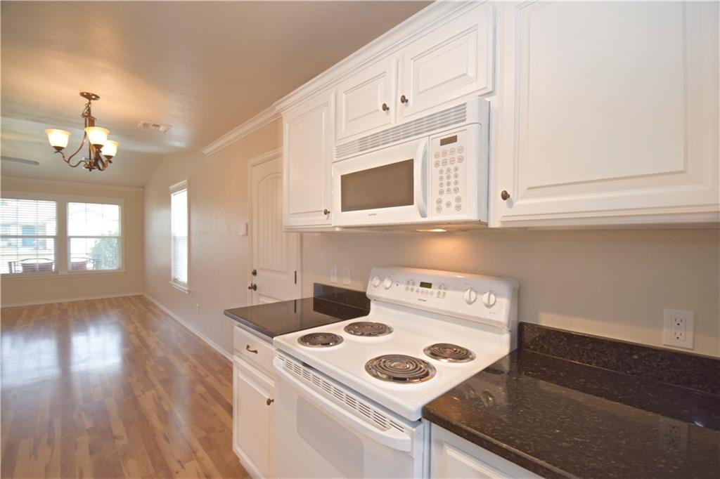 832 Eric Cir, Moore, OK 73160 photo 12
