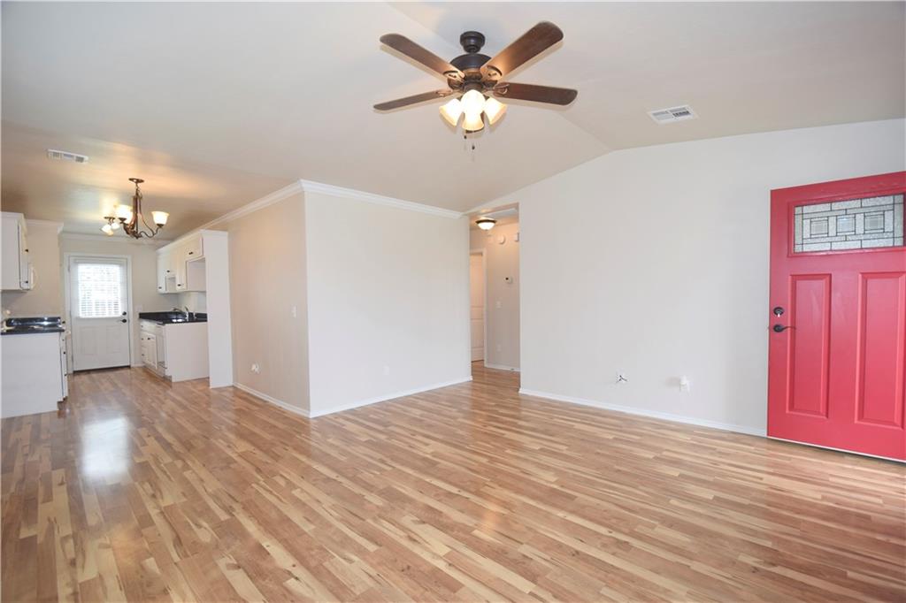 832 Eric Cir, Moore, OK 73160 photo 8