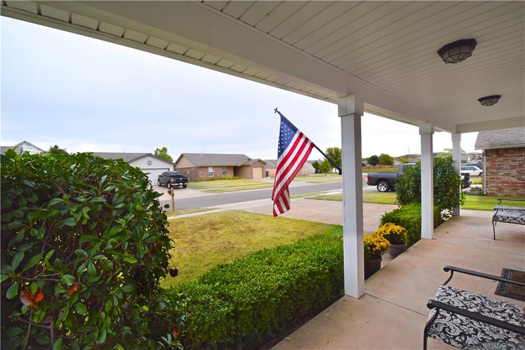 832 Eric Cir, Moore, OK 73160 photo 4