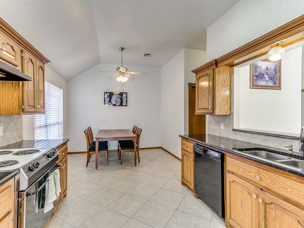 640 Fire Light Dr, Moore, OK 73160 photo 6