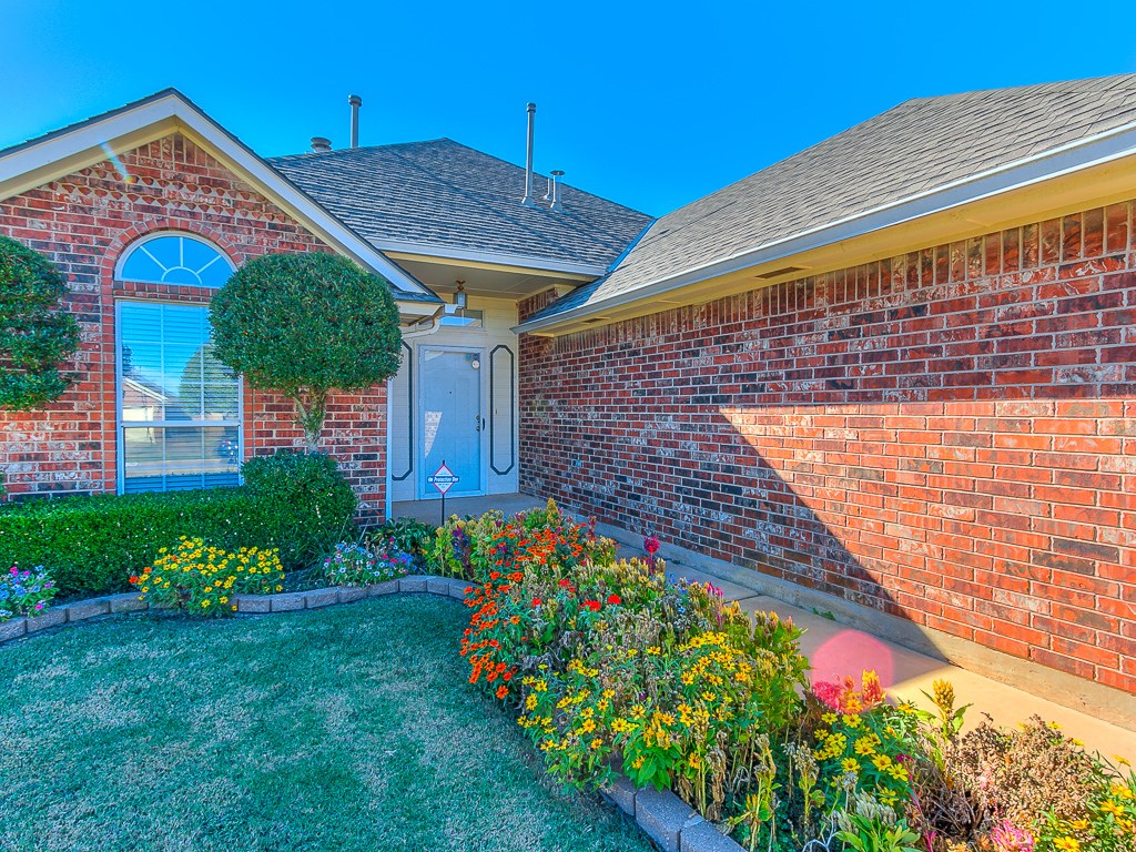 640 Fire Light Dr, Moore, OK 73160 photo 1