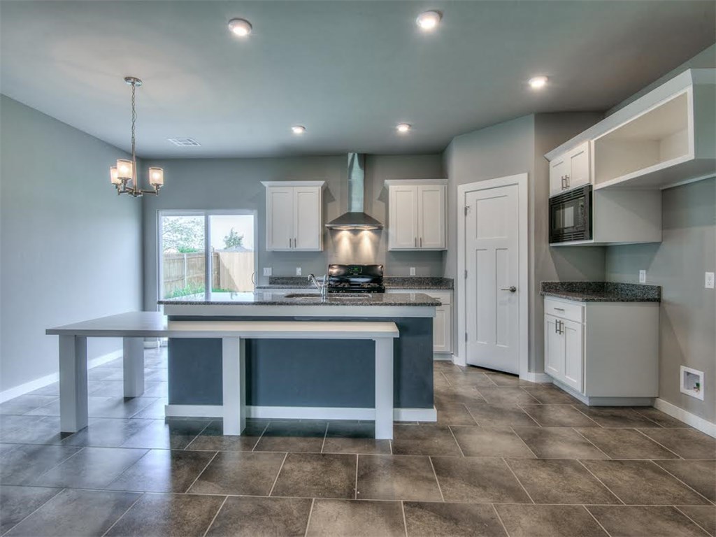 809 Lakeview Dr, Moore, OK 73160 photo 5